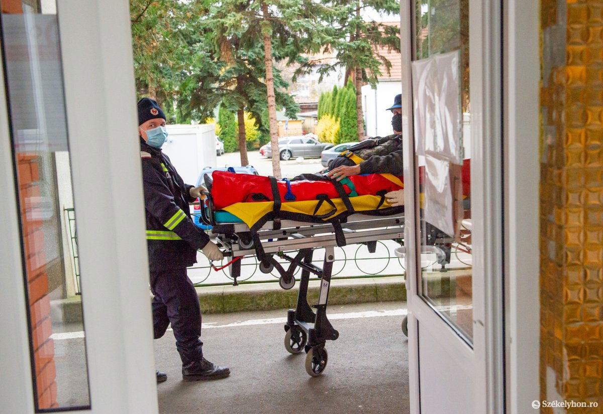 Nem mindenkinek jár a béremelés? Többek között a betegszállítókat is „lefelejtették” a listáról •  Fotó: Beliczay László