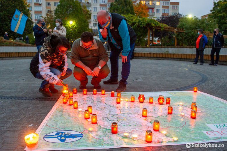 Székelyföld kivilágított  határai. Az autonómiaküzdelem három évtized után is egy helyben topog •  Fotó: Beliczay László
