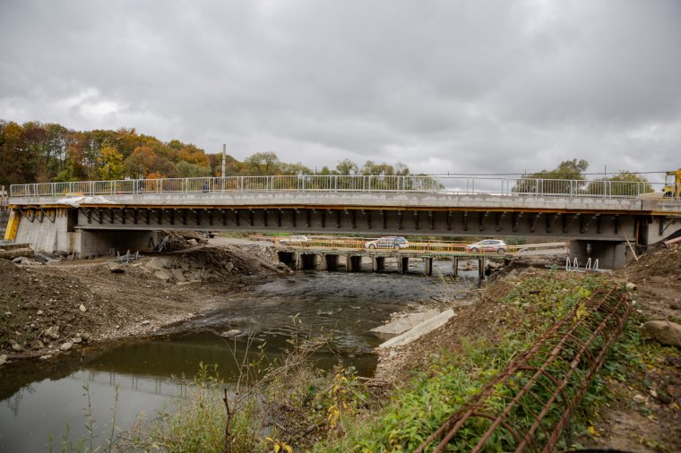 Idén leterítenék az első aszfaltréteget az új hídra