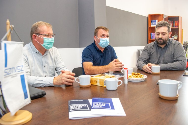 A nagyobb vállalkozók irányába is nyitott az SZMVSZ