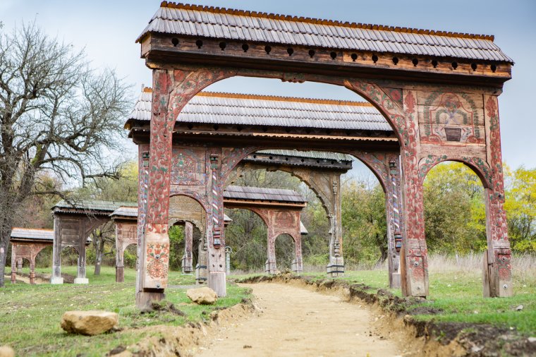 Gyalogos ösvény vezet majd a legnagyobb székely sírjáig