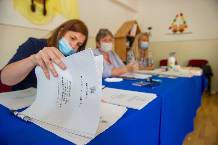 Helyhatósági választások: alig több, mint 46 százalékos részvétellel zárul a voksolás