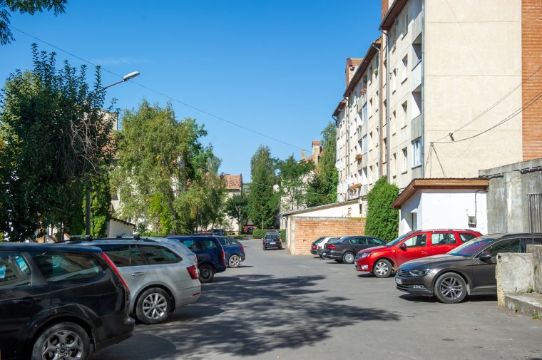 Parkolási gondok Székelyudvarhelyen: élhetetlenné vált a helyzet