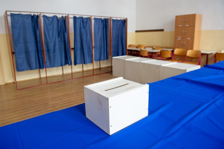 Az államfő szerint alkotmányos a választások összevonása