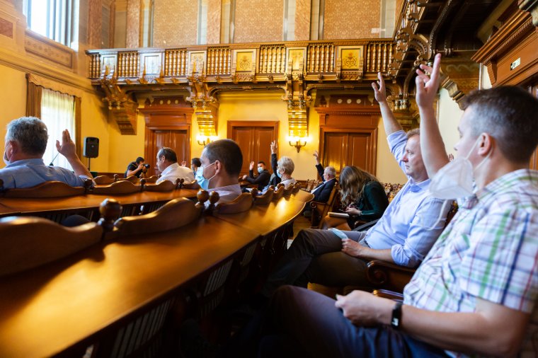 Választások előtti egyetértés: laptopokat kaphatnak az udvarhelyi pedagógusok