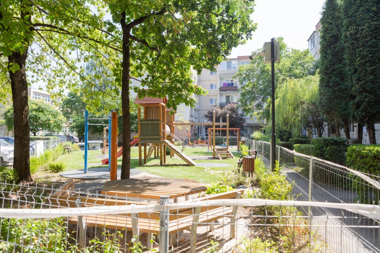 Az önkormányzatokon nem múlik: rendre nyílnak meg a játszóterek Székelyföldön