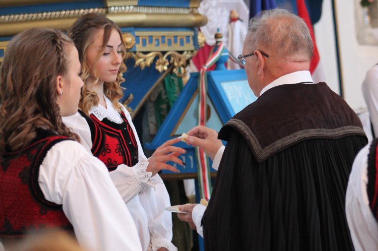 „Akárhogy változik a világ, szülőföldünk Isten búzamezeje marad”