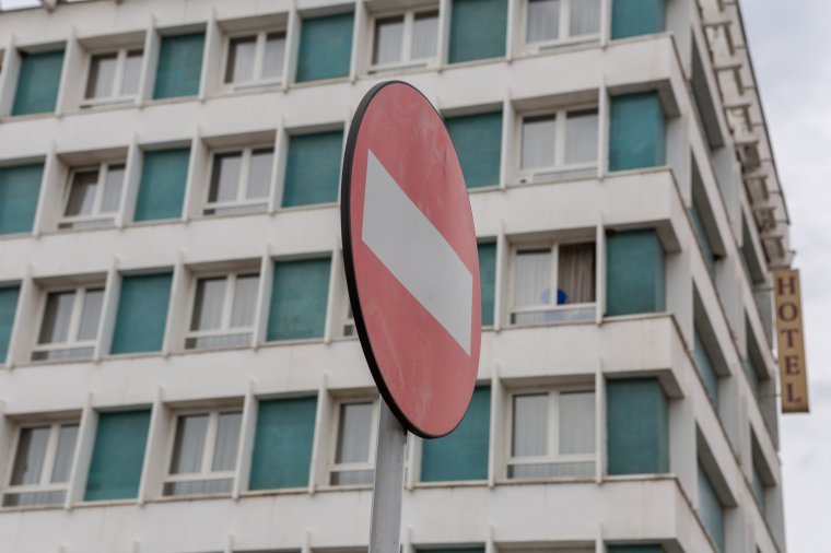 Teszttel nem, csak Covid-igazolással lehet megszállni a szállodákban