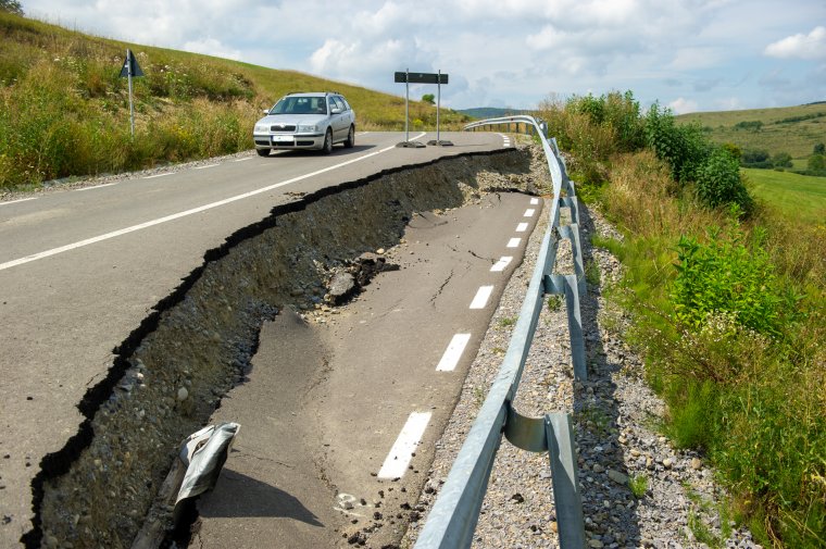 Ismét vizsgálják a leszakadt utat, hogy kiderítsék, hibázott-e a kivitelező