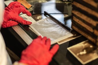 Értékmentés modern technológiával: kutatók munkáját segíti, kíváncsiskodók érdeklődését elégíti majd ki a Magyar Nemesi Fotótár
