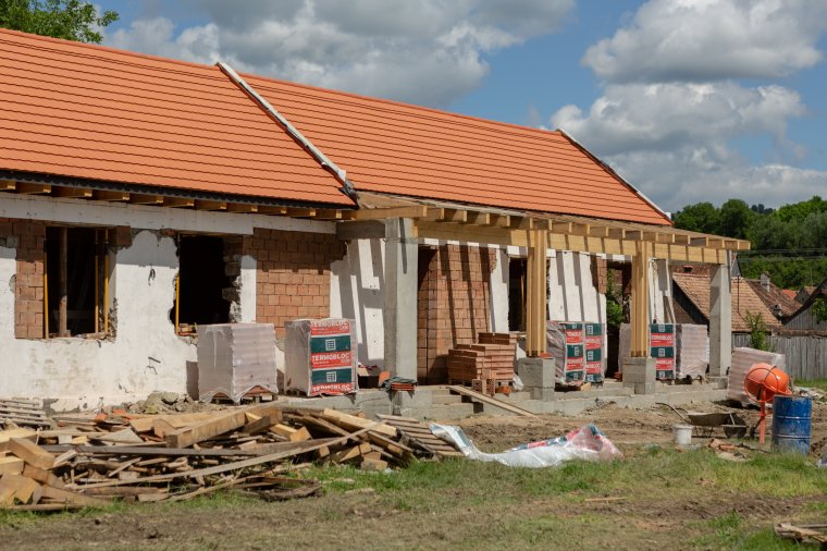 Régi épületet alakítanak át nappali foglalkoztatóközponttá 
