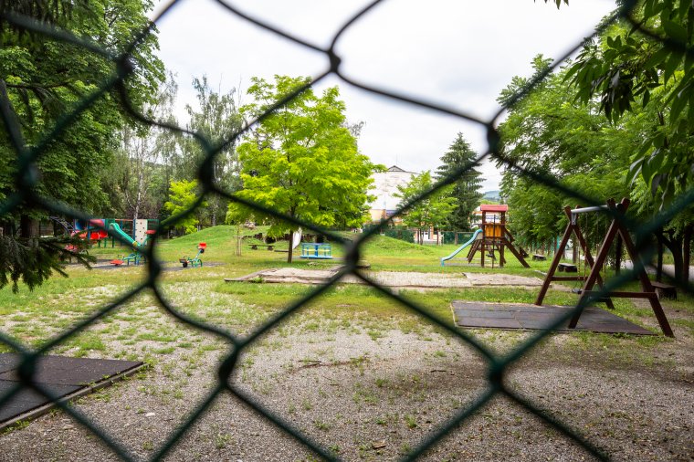 Lakat alatt maradnak a nyilvános játszóterek – már ahol van erre lehetőség