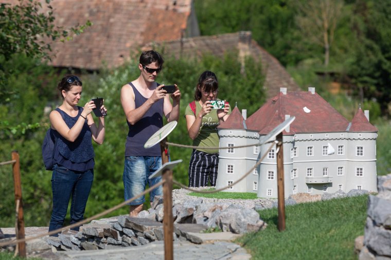 Hello tourist! A nemzetközi lazítások nagy kihívások elé állítják idén az erdélyi turizmust