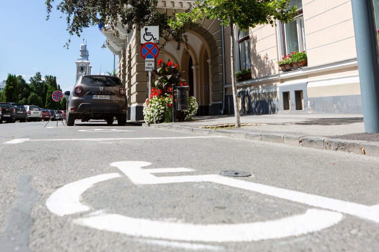 Speciális parkolóhelyek: hathatós hatósági fellépést várnak a mozgásukban korlátozottak
