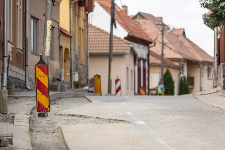 Párhuzamosan több utcában is aszfaltoznak, javítanak Székelyudvarhelyen
