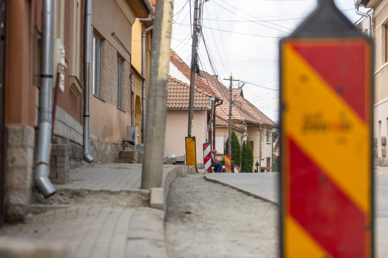Stagnálásra ítélt burkolatjavítás Székelyudvarhelyen