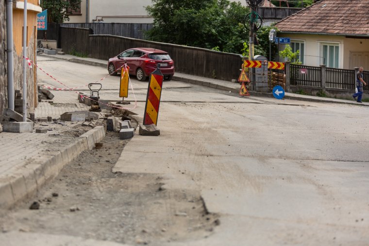 Keményen dolgoznak a székelyudvarhelyi utakon a tél beállta előtt