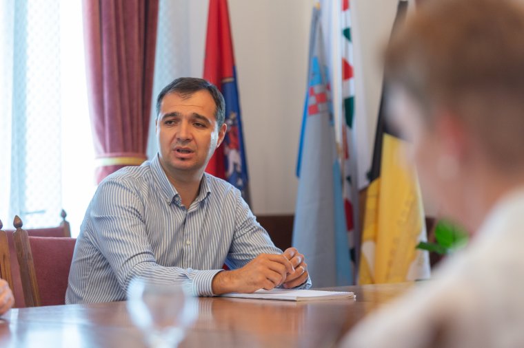 Gazdag és szegény városok: merre tart Székelyföld? Közpénzekről a Krónika Live-ban