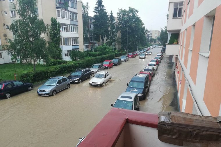 Esővíz árasztotta el a székelyudvarhelyi utcákat