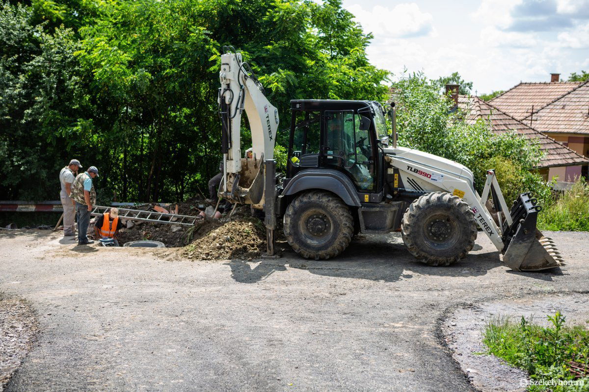 Nem vártak a megyei tanácsra. Külsős forrásokat bevonva kezdték el a felújítást &bullet;  Fotó: Erdély Bálint Előd