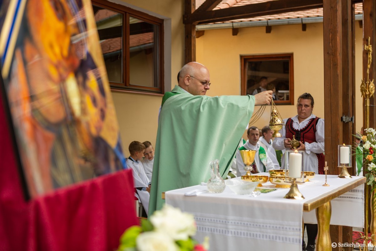 &bullet;  Fotó: Erdély Bálint Előd