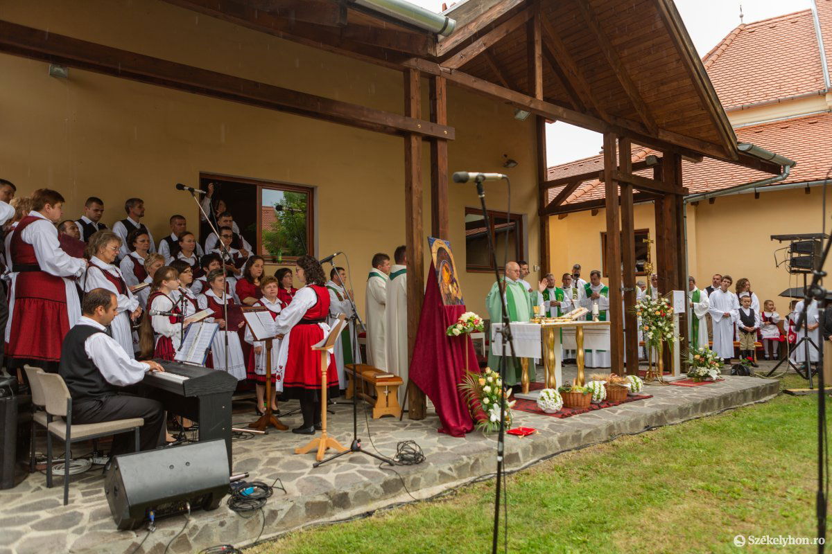 &bullet;  Fotó: Erdély Bálint Előd