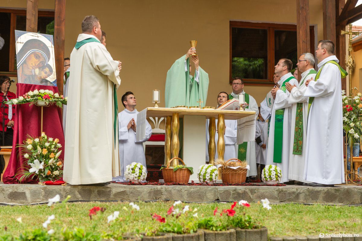 &bullet;  Fotó: Erdély Bálint Előd