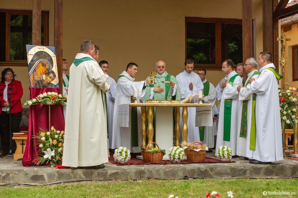&bullet;  Fotó: Erdély Bálint Előd