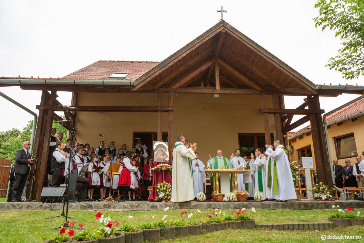 &bullet;  Fotó: Erdély Bálint Előd