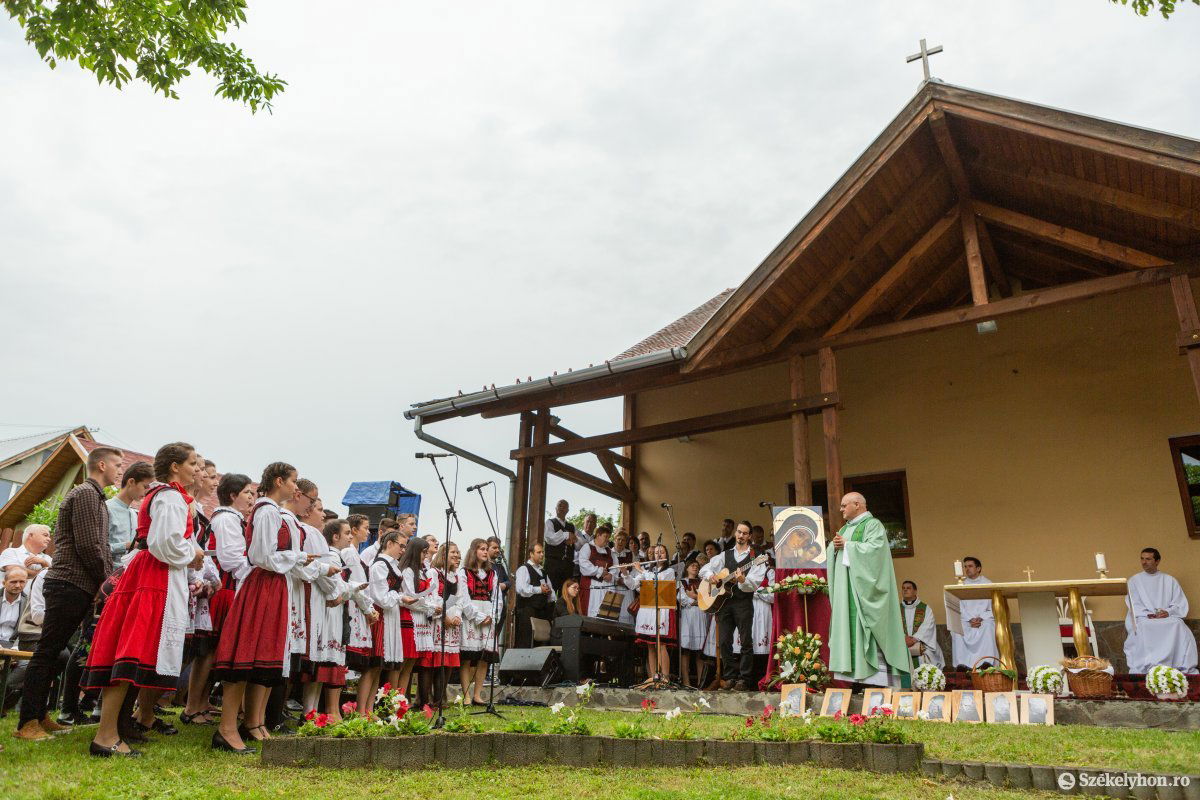 &bullet;  Fotó: Erdély Bálint Előd