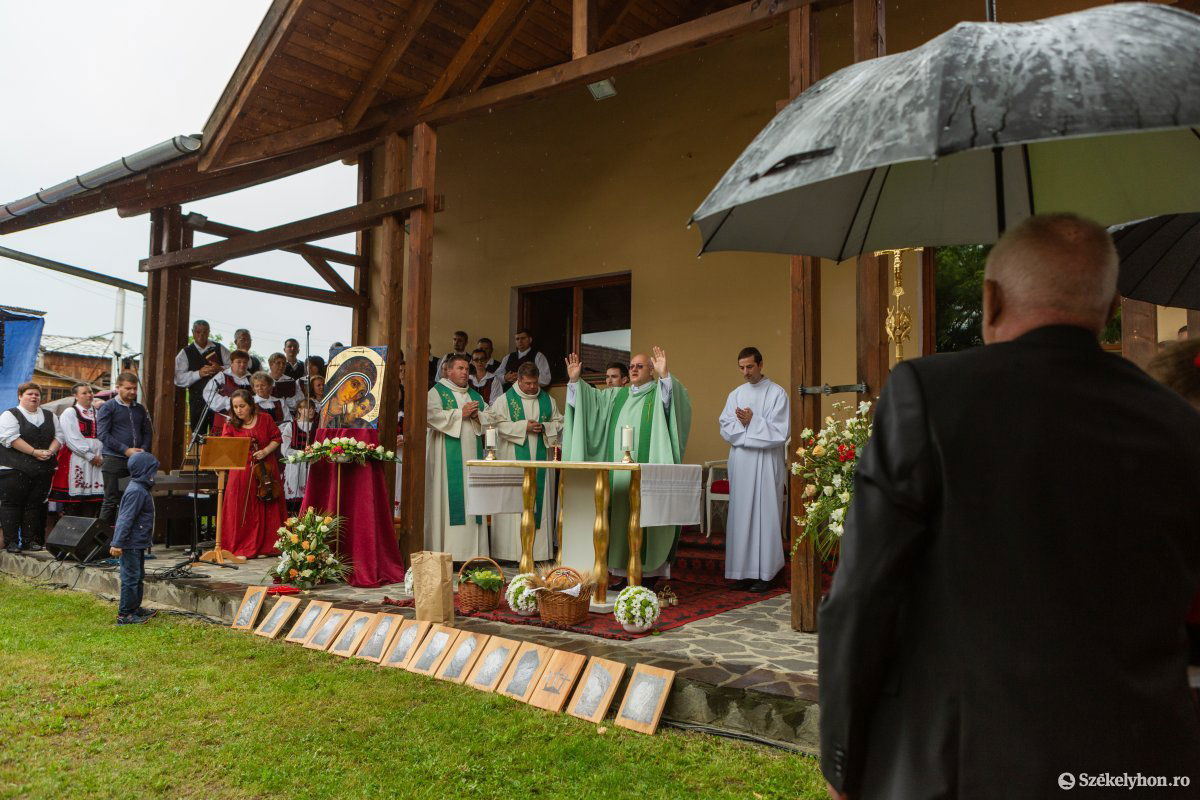 &bullet;  Fotó: Erdély Bálint Előd