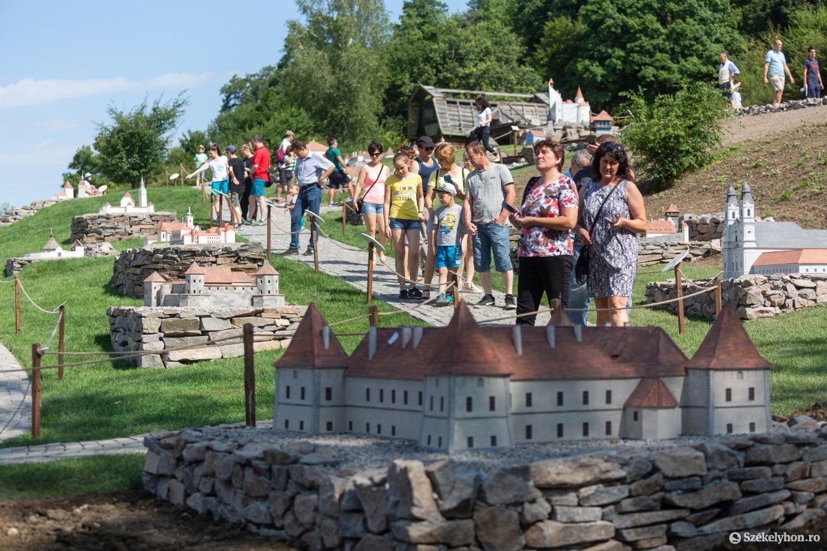 A turisták elsősorban az olyan aktív programokat keresik Udvarhelyszéken, mint amilyent a Mini-Erdély Park nyújt •  Fotó: Erdély Bálint Előd