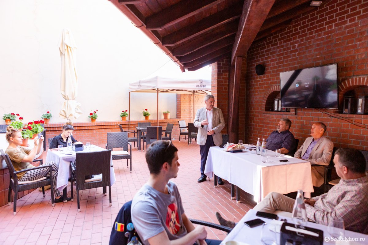 A tervezetthez képest másként alakult az év: a járványhelyzet miatt a heti személyes találkozók is elmaradtak a klubnál &bullet;  Fotó: Erdély Bálint Előd