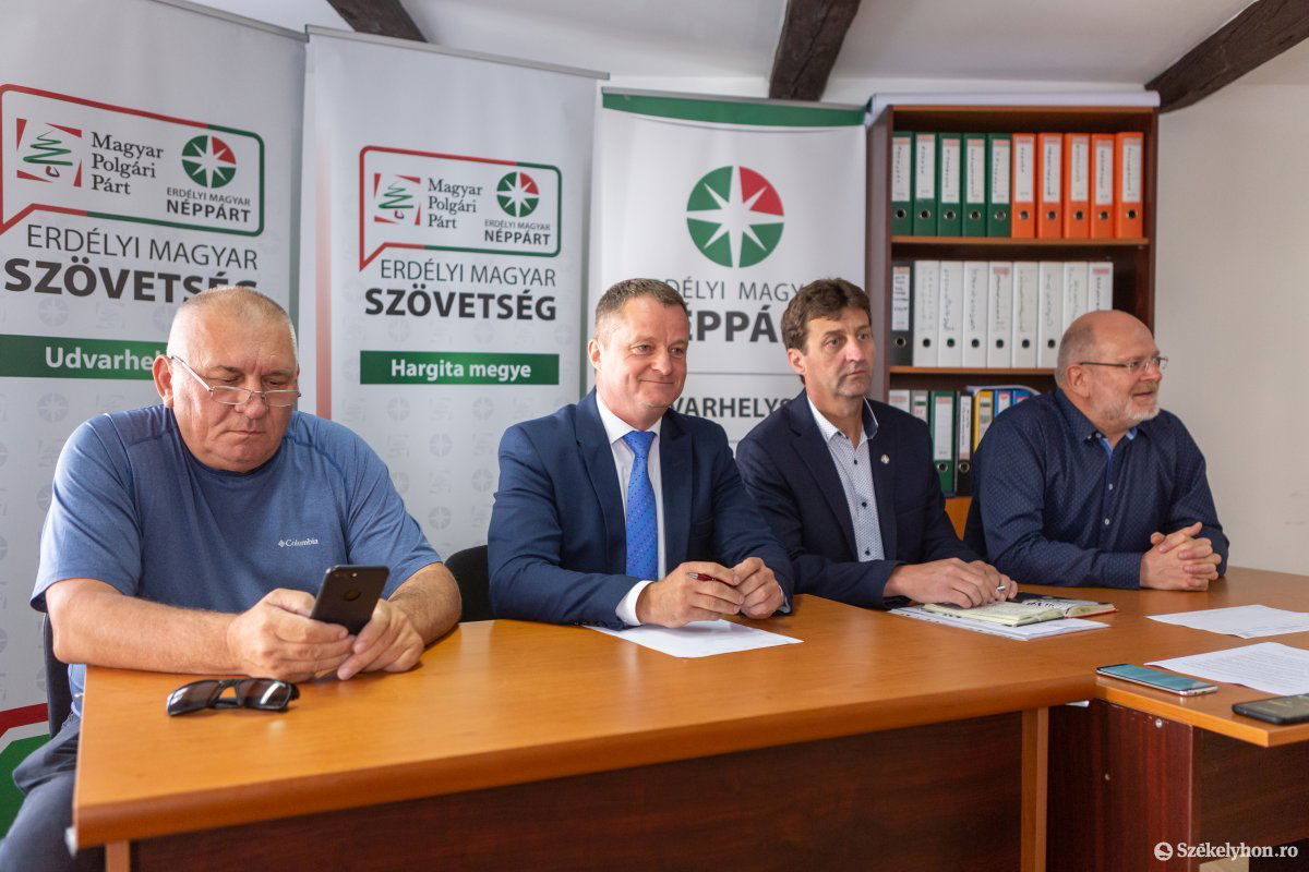 Elkezdte saját jelöltjeinek bemutatását az Erdélyi Magyar Néppárt és a Magyar Polgári Párt által létrehozott Erdélyi Magyar Szövetség (EMSZ) &bullet;  Fotó: Erdély Bálint Előd