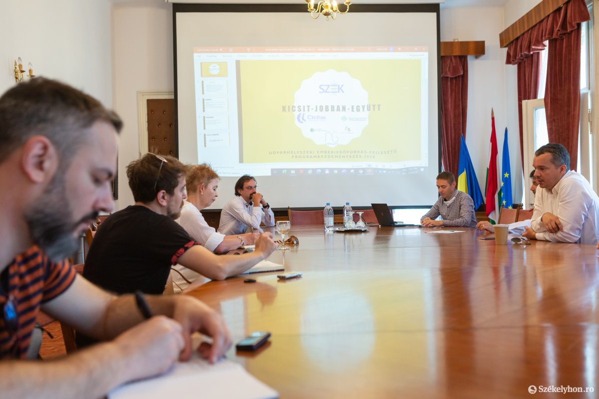 &bullet;  Fotó: Erdély Bálint Előd