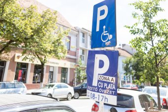 A városon kívül lakóknak is jár ingyenes parkolás Székelyudvarhelyen, amennyiben jogosultak erre