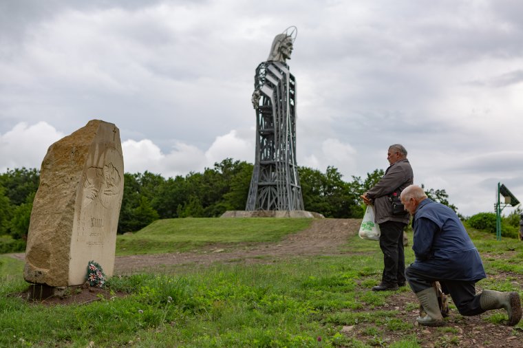 Templomban tartották a kilátó-búcsút a kedvezőtlen időjárás miatt