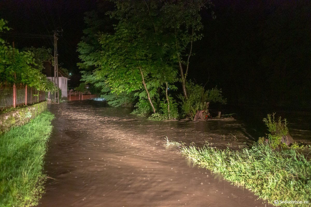 Újból megnőhet a folyók vízszintje •  Fotó: Bálint Előd Erdély