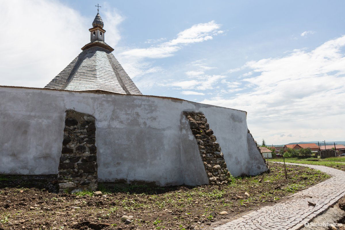 &bullet;  Fotó: Erdély Bálint Előd