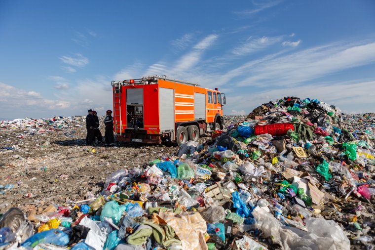 Kigyulladt a Cekend-tetői szeméttelep
