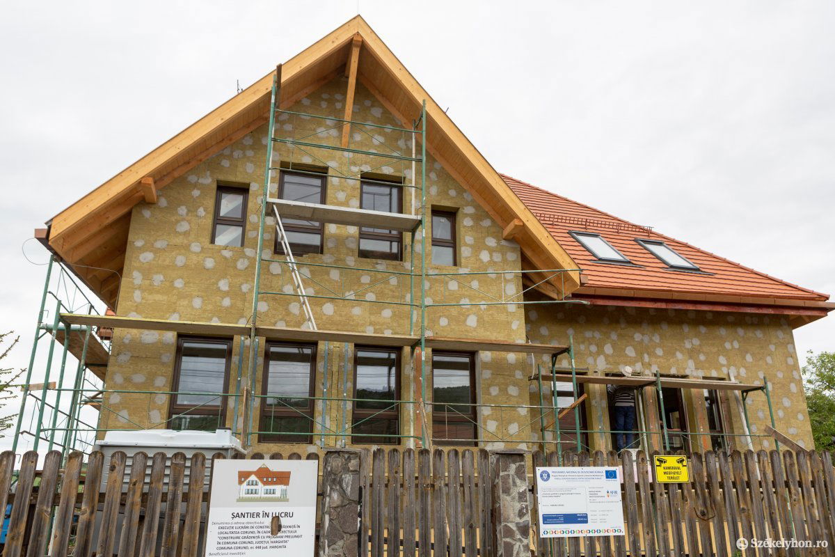 Készül a százhúsz gyerek befogadására alkalmas napközi otthon •  Fotó: Erdély Bálint Előd