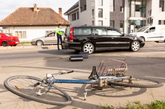 Biciklist gázoltak el Mezőcsáváson