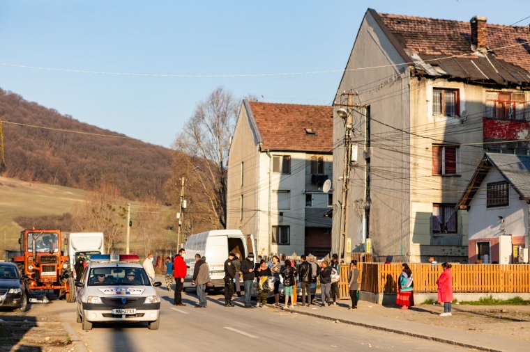Élelmiszert osztottak a székelyudvarhelyi Budvár-negyedben