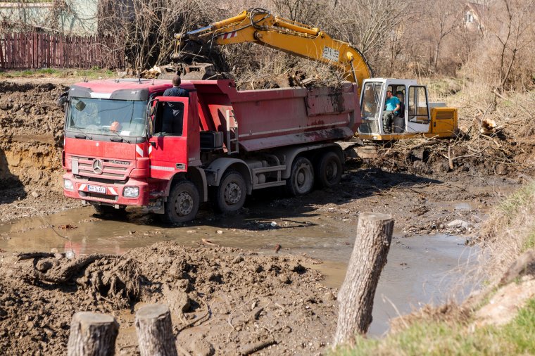 Az emberek védelme most az elsődleges, de a beruházásokat is folytatnák