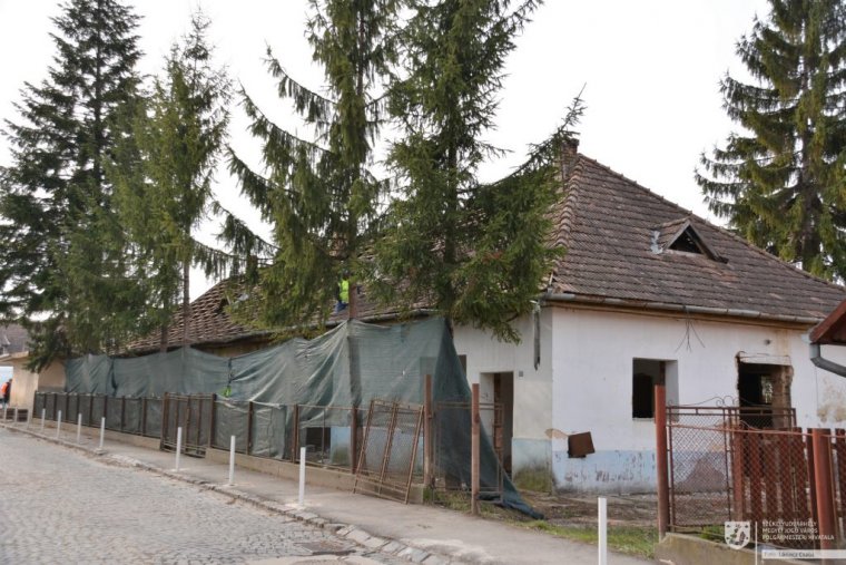 Omladozott, ezért elbontják az egykori állatszaporító központ épületét Székelyudvarhelyen