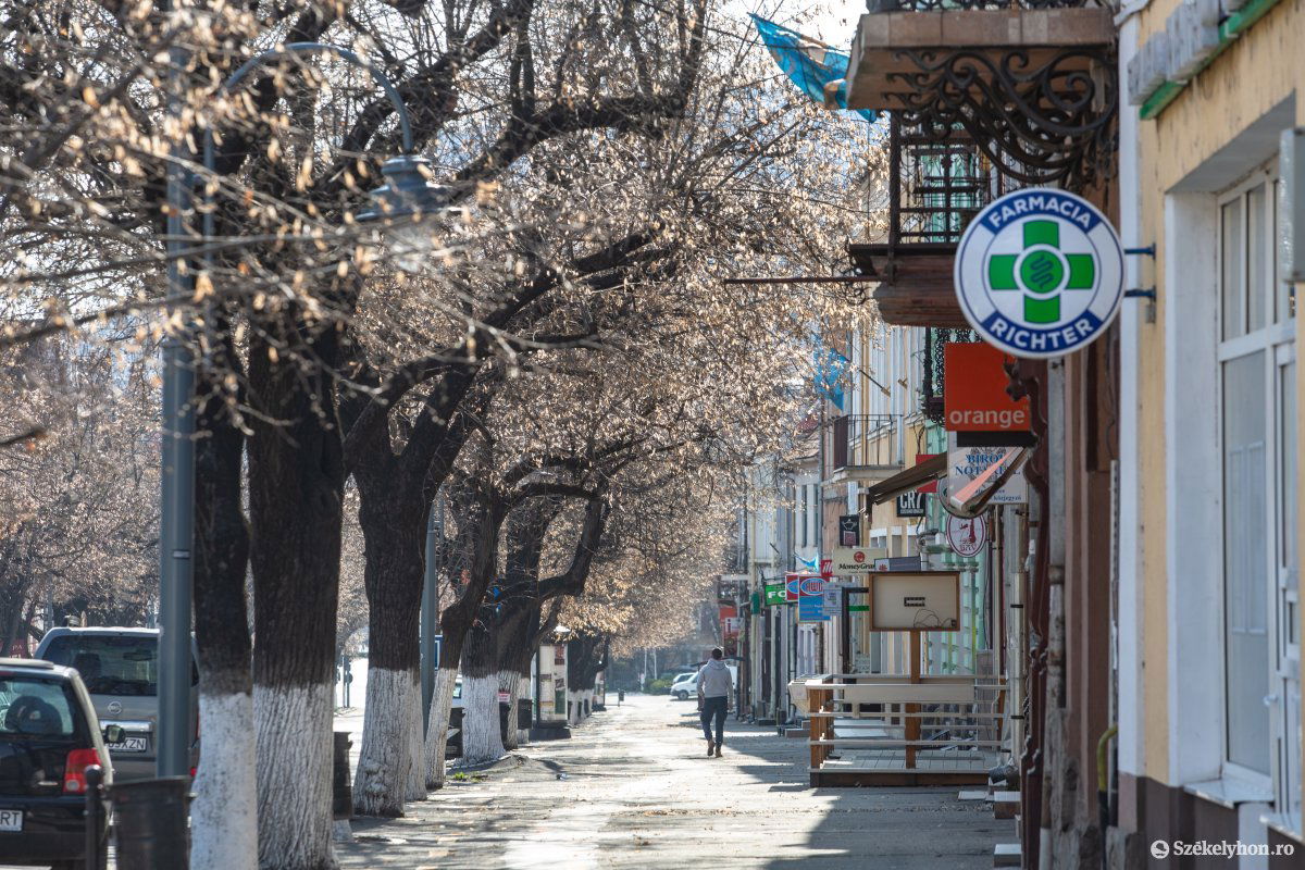 A Kossuth Lajos utca is kiürült •  Fotó: Erdély Bálint Előd