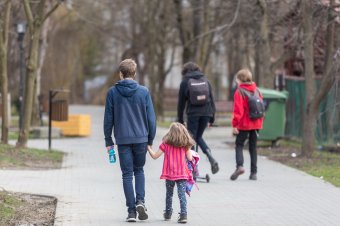 Erőszak, iskolaelhagyás, elvágyódás: aggasztó képet fest a romániai gyerekek helyzetéről szóló elemzés