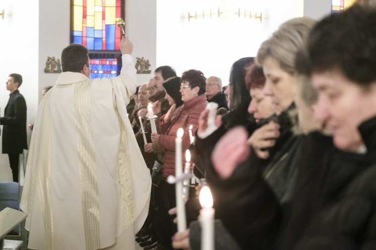 Gyertyaszentelés a székelyudvarhelyi Kis Szent Teréz-plébániatemplomban