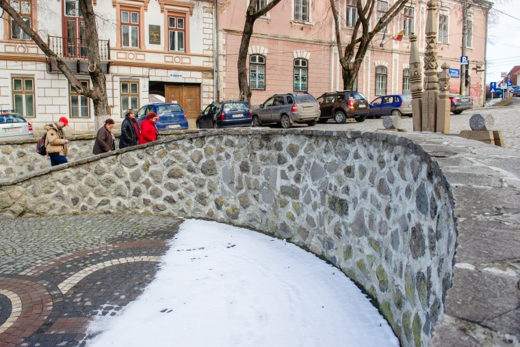 Engedéllyel helyezik vissza a domborműveket a székelyudvarhelyi Patkóba