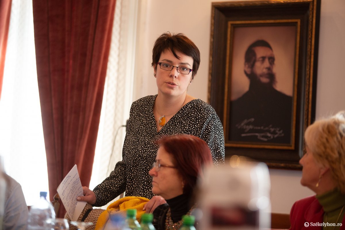 Szarvas Zsuzsannát megtörték az őt és családját ért fenyegetőzések •  Fotó: Erdély Bálint Előd